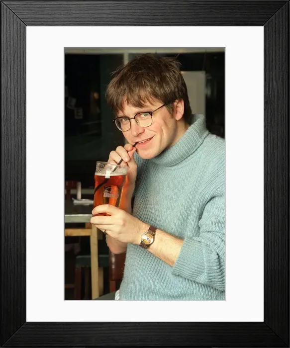 Framed Print : Will McDonald TV Presenter & TFI Friday stage mgr Nov 98 Sitting at bar with pint