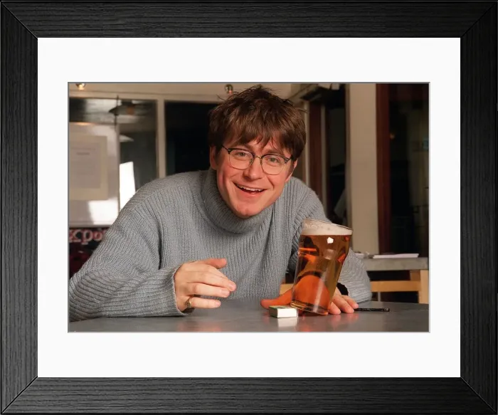 Framed Print : Will McDonald TV Presenter & TFI Friday stage mgr Nov 98 Sitting at bar with pint