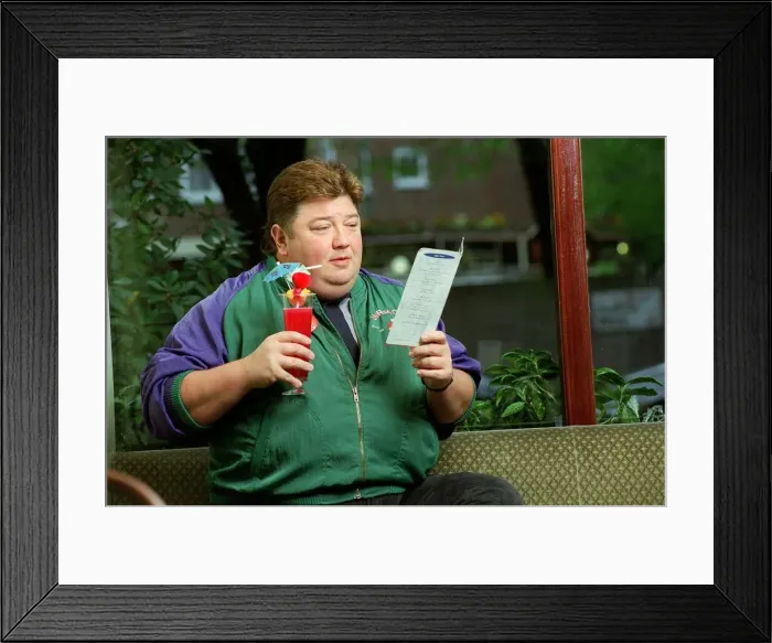 Framed Print : Jonathan Coleman Radio Radio / TV Presenter May 98 Sitting in the Singapore Garden Framed Print : Jonathan Coleman Radio Radio / TV Presenter May 98 Sitting in the Singapore Garden