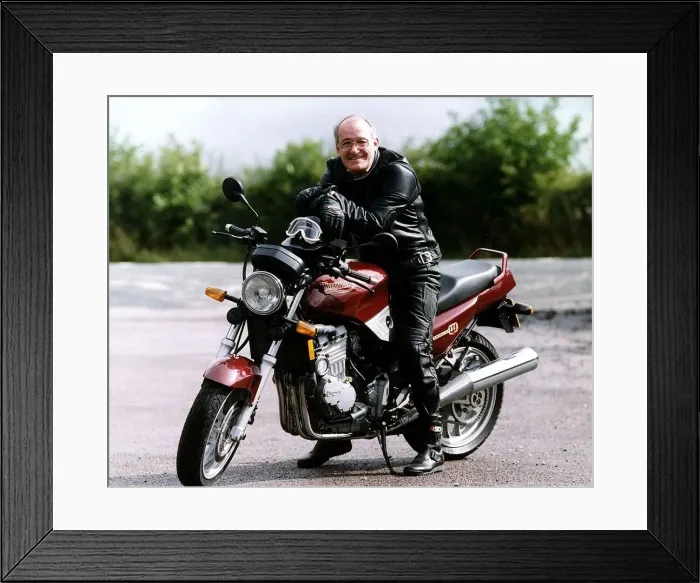 Framed Print : Jim Bowen TV Presenter Bullseye at home