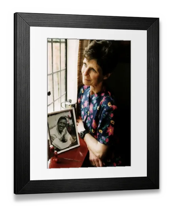 : Roy Castle Wife Fiona with a photo of her dead husband : Roy Castle Wife Fiona with a photo of her dead husband