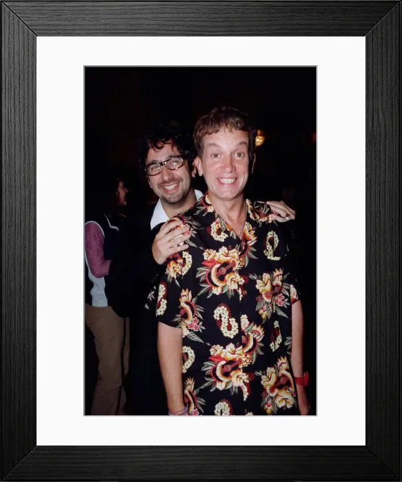 Framed Print : Frank Skinner Comedian  /  TV Presenter September 98 Arriving at the Lyceum theatre in