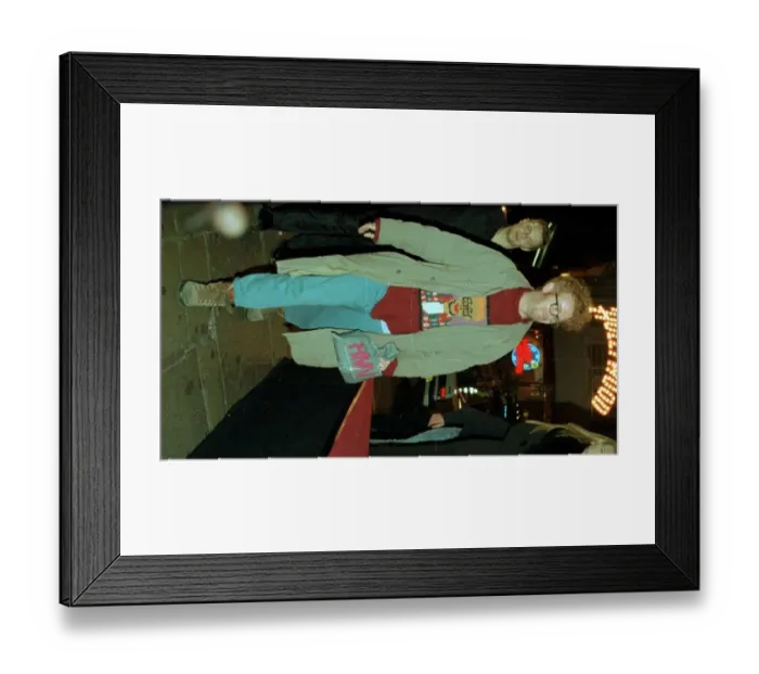 Framed Print : CHRIS EVANS Radio Tv Presenter arrives at the opening of the Fashion Cafe Framed Print : CHRIS EVANS Radio Tv Presenter arrives at the opening of the Fashion Cafe