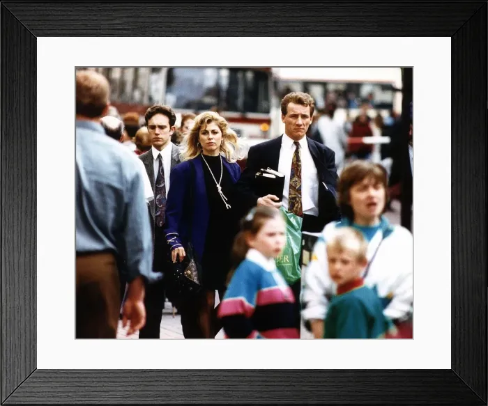 Framed Print : Suzanne Dando TV presenter with boyfriend Christopher Oakes walking down crowded street Framed Print : Suzanne Dando TV presenter with boyfriend Christopher Oakes walking down crowded street