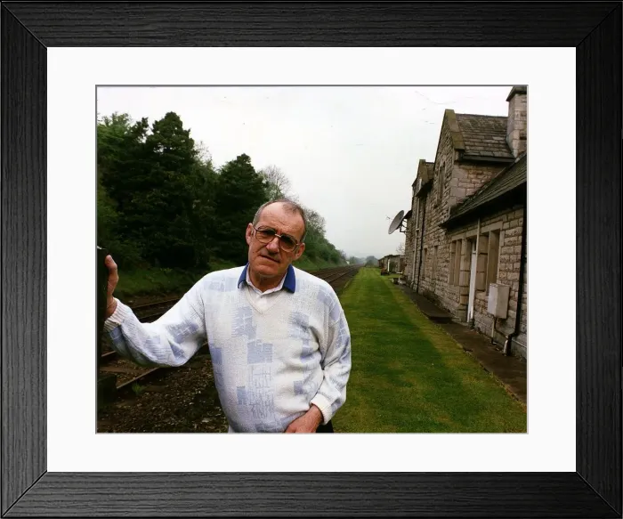 Framed Print : Jim Bowen TV Presenter of Bullseye at home Framed Print : Jim Bowen TV Presenter of Bullseye at home