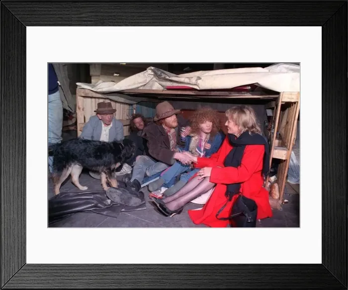: Tv presenter Esther Rantzen & The Homeless 1990 : Tv presenter Esther Rantzen & The Homeless 1990