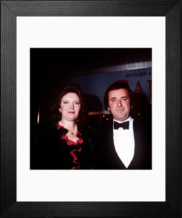 Framed Print : Terry Wogan TV Presenter with wife at the premiere of Gandhi