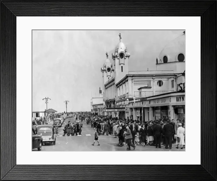 Framed Print : Holidaymakers from all over Britain are enjoying the delights of the Spanish City in Framed Print : Holidaymakers from all over Britain are enjoying the delights of the Spanish City in