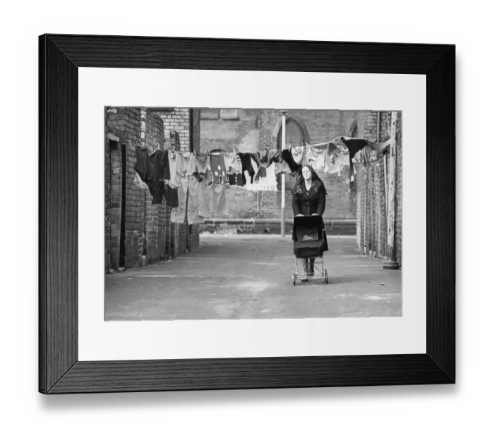 Framed Print : Washing day in St Johns Street, Percy Main