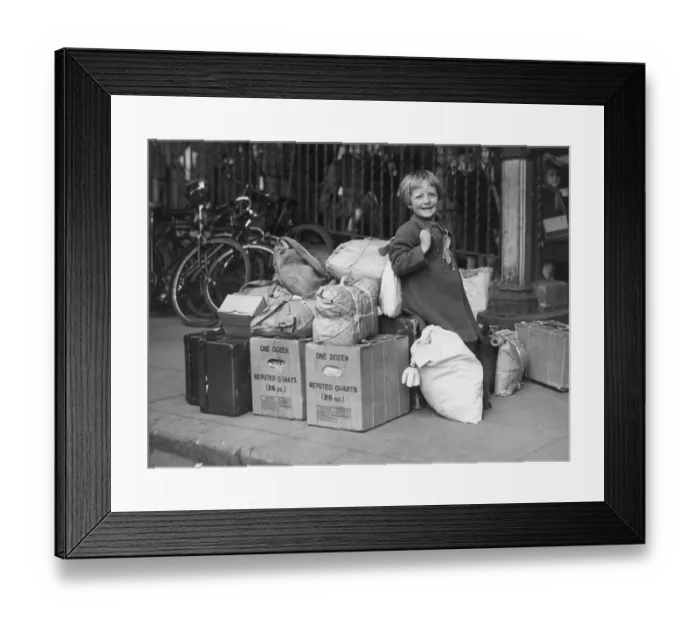 Framed Print : World War Two - Evacuation of children Framed Print : World War Two - Evacuation of children