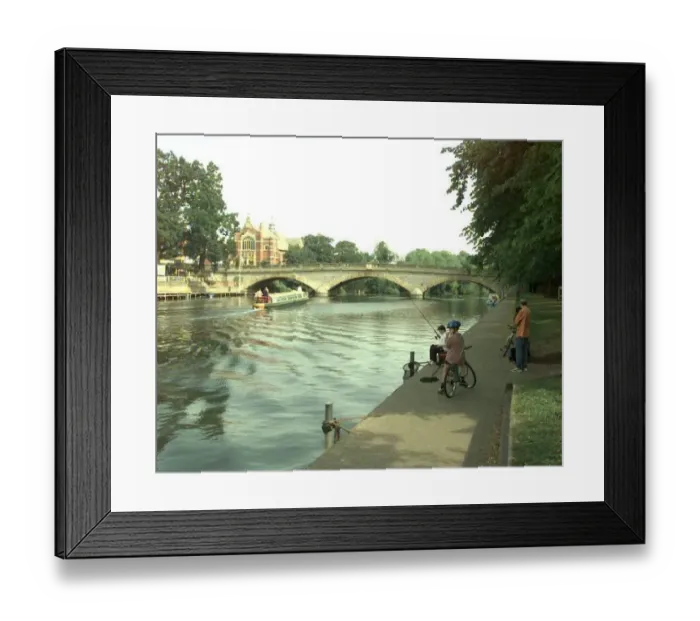 : A view across the River Avon at the Workman bridge in Evesham : A view across the River Avon at the Workman bridge in Evesham