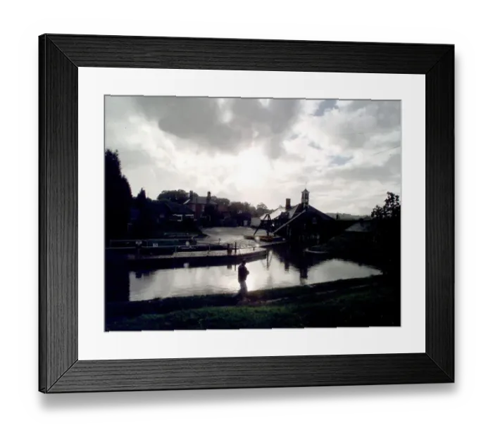 Framed Print : The Canal Wharf in Hartshill, near Nuneaton in Warwickshire