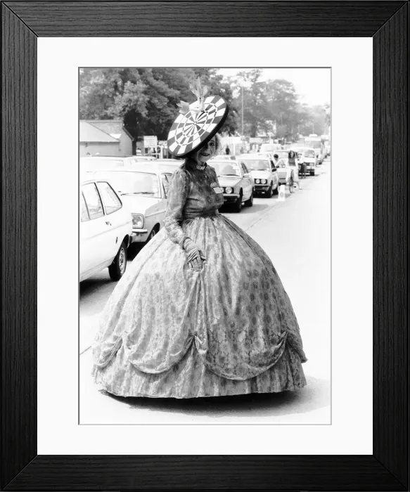 Framed Print : Mrs Gertrude Shilling at Royal Ascot with a dartboard hat creation June 1984