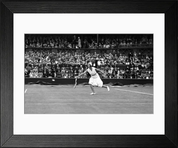 Framed Print : Wimbledon tennis Championships - June 1931 Mrs Lycett playing a backhand shot Framed Print : Wimbledon tennis Championships - June 1931 Mrs Lycett playing a backhand shot