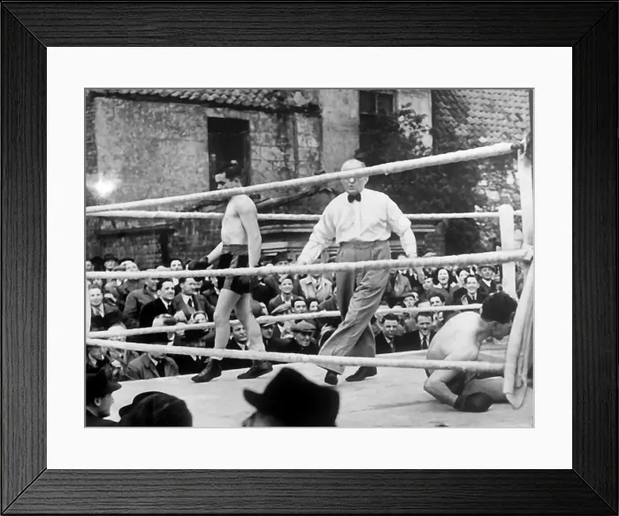 Framed Print : Maurice Cullen fighting outdoors in 1950 Framed Print : Maurice Cullen fighting outdoors in 1950