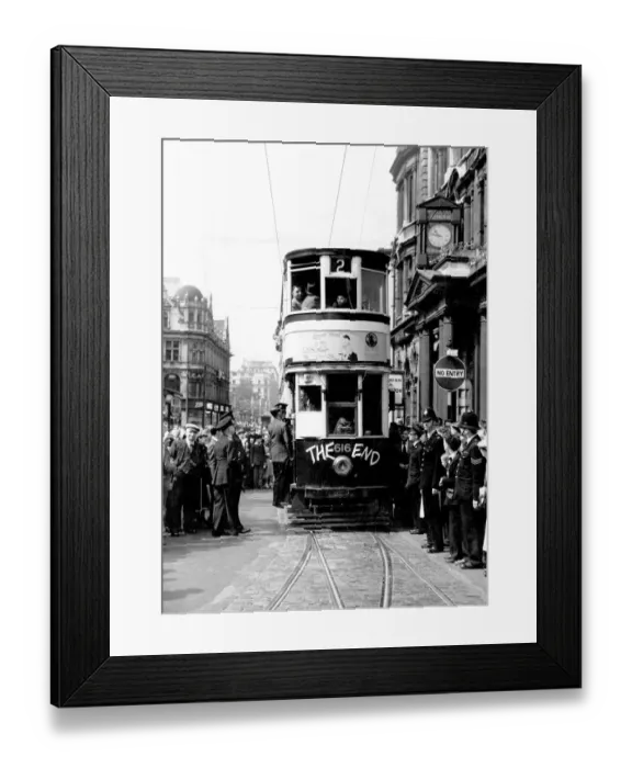 Framed Print : Crowds turned out to see the last tram through Birmingham City Centre in 1953 Framed Print : Crowds turned out to see the last tram through Birmingham City Centre in 1953