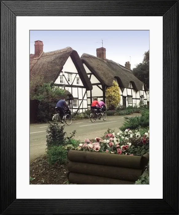 Framed Print : Cropthorne General view in Cropthorne showing Manor Cottage and The Old Post Office Framed Print : Cropthorne General view in Cropthorne showing Manor Cottage and The Old Post Office