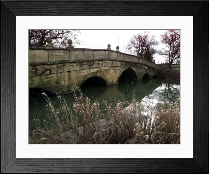 Framed Print : The bridge over the river Stour at Honington Framed Print : The bridge over the river Stour at Honington