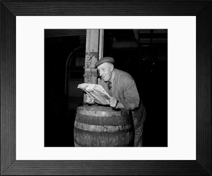 Framed Print : At 78 Mr Jack Lee is one of the oldest workers at Ansells Brewery Framed Print : At 78 Mr Jack Lee is one of the oldest workers at Ansells Brewery