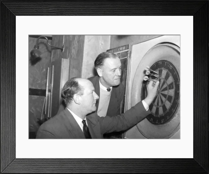 Framed Print : Two men playing darts at Aston Social Club, Circa 1957 Framed Print : Two men playing darts at Aston Social Club, Circa 1957