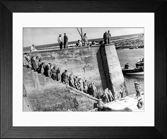 Framed Print : People waiting for a sightseeing trip in Seahouses in Northumberland. c1960 Framed Print : People waiting for a sightseeing trip in Seahouses in Northumberland. c1960