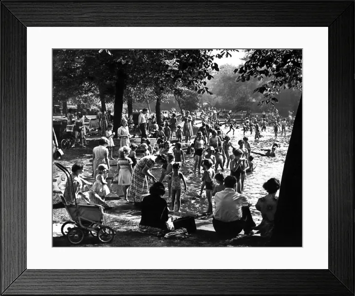 Framed Print : The childrens lido in Brandling Park, Newcastle, has drawn hundreds of children to Framed Print : The childrens lido in Brandling Park, Newcastle, has drawn hundreds of children to