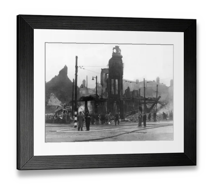 Framed Print : South Shields Market Place in October 1941, the morning after heavy bombing during a Framed Print : South Shields Market Place in October 1941, the morning after heavy bombing during a