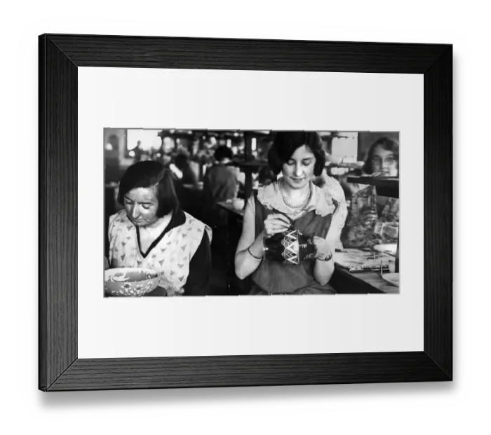 Framed Print : Hand painting Malins pottery at Newcastle in May 1930 Framed Print : Hand painting Malins pottery at Newcastle in May 1930