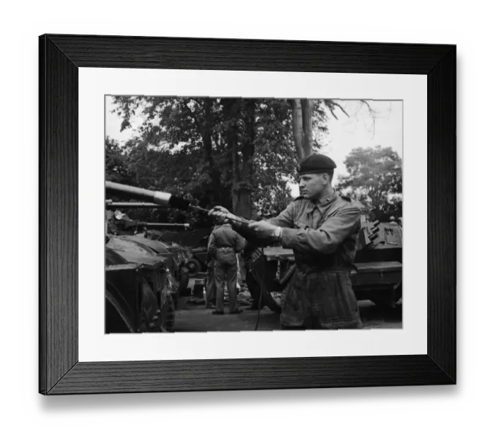 Framed Print : Suez Crisis 1956 Men of the Household Cavalry D Squadron The Lifeguards Framed Print : Suez Crisis 1956 Men of the Household Cavalry D Squadron The Lifeguards