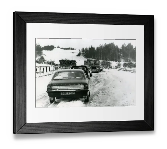 Framed Print : Cars and buses stuck in the snow as wintry conditions worsen near Harwell Plough, Co Framed Print : Cars and buses stuck in the snow as wintry conditions worsen near Harwell Plough, Co