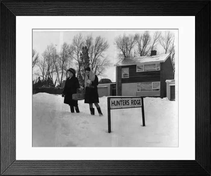 Framed Print : Thomasina Deere, aged 11, and her brother David, go shopping for their mother in Hunter Framed Print : Thomasina Deere, aged 11, and her brother David, go shopping for their mother in Hunter