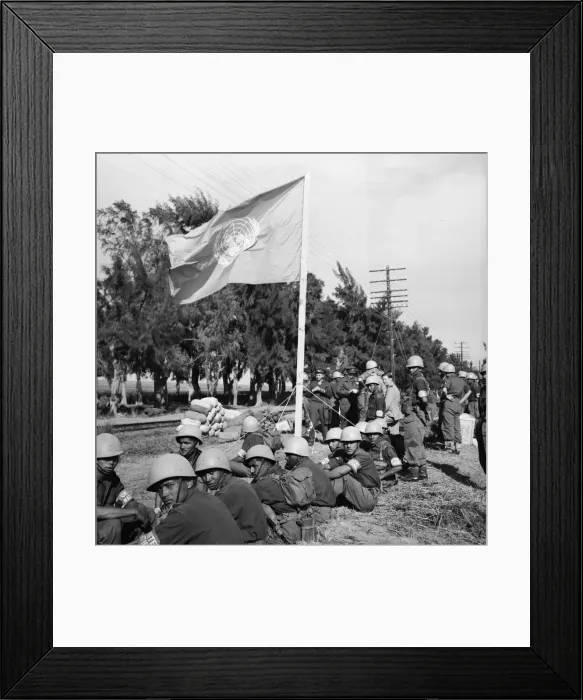 Framed Print : Suez Crisis 1956 Indian paratroops of the Kumoan Rifles arrive at El Cap as part of Framed Print : Suez Crisis 1956 Indian paratroops of the Kumoan Rifles arrive at El Cap as part of