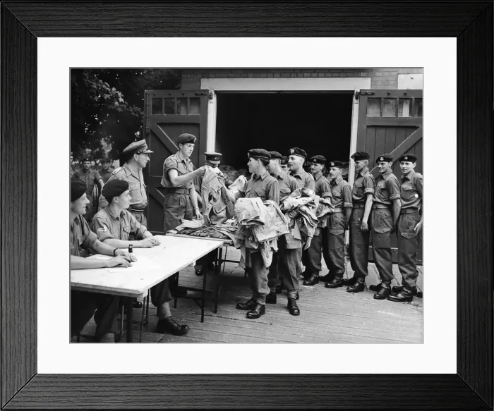 Framed Print : Suez Crisis 1956 Men of the Royal Berkshire Regiment are issued with tropical kit
