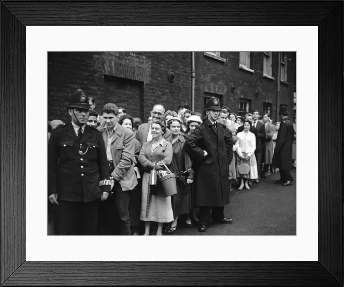 Framed Print : Suez Crisis 1956 Crowds outside Lancaster House during the Suez Conference Framed Print : Suez Crisis 1956 Crowds outside Lancaster House during the Suez Conference