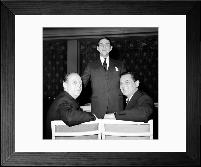Framed Print : Leslie Grade, Robin Fox and Kenneth Rive pictured together after announcing details of
