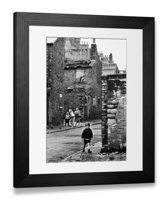 Framed Print : Children playing in the Scotswood area of Newcastle