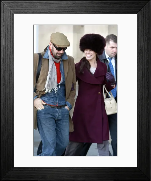 Framed Print : Kelly Brook and Billy Zane arrive at Newcastle Central station for the premier of Framed Print : Kelly Brook and Billy Zane arrive at Newcastle Central station for the premier of