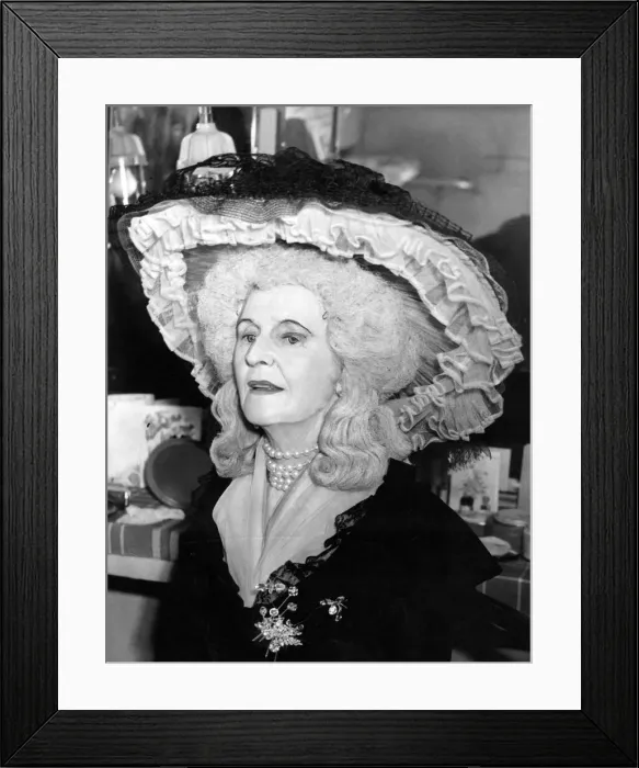 Framed Print : Actress Gladys Boot who was appearing at the Theatre Royal, Newcastle Framed Print : Actress Gladys Boot who was appearing at the Theatre Royal, Newcastle