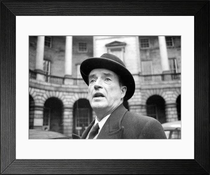 Framed Print : Argyll Divorce - May 1963 The Duke of Argyll seen here outside the Law Courts Framed Print : Argyll Divorce - May 1963 The Duke of Argyll seen here outside the Law Courts