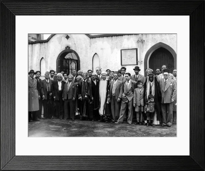 Framed Print : Moslems in Cardiff gathered at the Noor-ul-Islam mosque, Peel Street Framed Print : Moslems in Cardiff gathered at the Noor-ul-Islam mosque, Peel Street