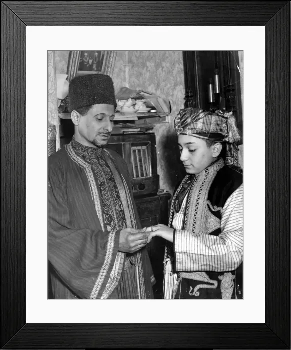 Framed Print : Thirteen-year-old Abdulla Hassan, of Christina Street, Cardiff Framed Print : Thirteen-year-old Abdulla Hassan, of Christina Street, Cardiff