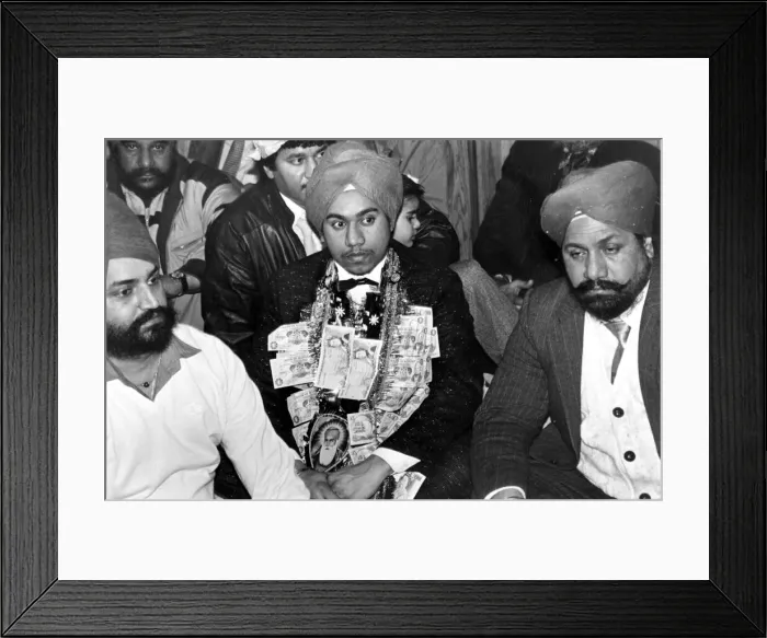 Framed Print : A service for 18-year-old Jaspal Singh celebrating his engagement - gifts of money Framed Print : A service for 18-year-old Jaspal Singh celebrating his engagement - gifts of money
