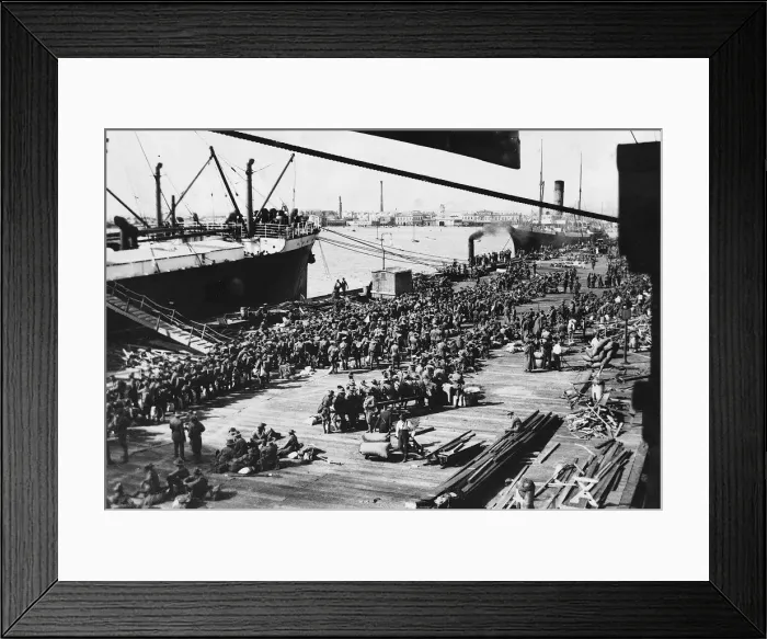 Framed Print : World War One - Australian troops March 1915 waiting to embark for the begining Framed Print : World War One - Australian troops March 1915 waiting to embark for the begining