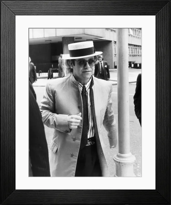 Framed Print : Elton John Pop singer arriving at court. 18th June 1985 Framed Print : Elton John Pop singer arriving at court. 18th June 1985