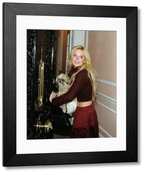Framed Print : Geri Halliwell arrives November1999 at the house of Chris Evans with her dog Harry