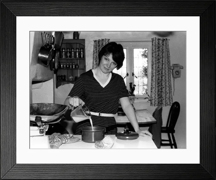 Framed Print : Tv cook Delia Smith at home in kitchen 1981 Framed Print : Tv cook Delia Smith at home in kitchen 1981