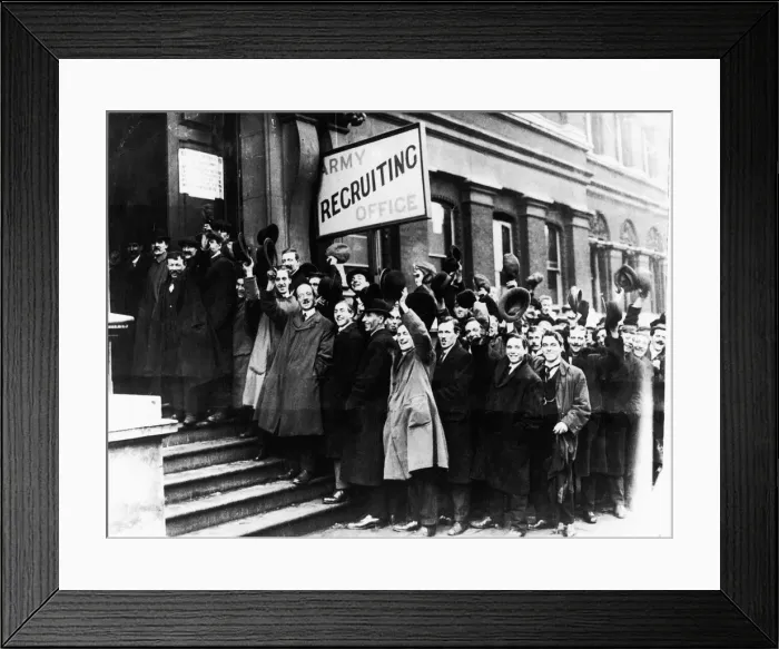 Framed Print : Volunteers queue to enlist outside a recruiting office in 1914 Framed Print : Volunteers queue to enlist outside a recruiting office in 1914