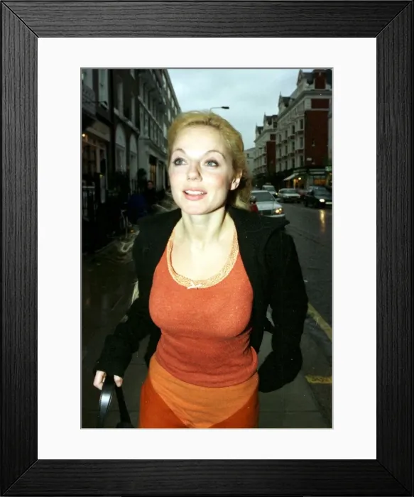 Framed Print : Geri Halliwell singer shopping in Chelsea November 1999 Framed Print : Geri Halliwell singer shopping in Chelsea November 1999
