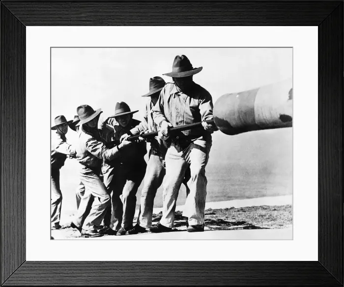 Framed Print : Gunner JJ Kelly of the Coast Defence one of thousands of Australian troops training to
