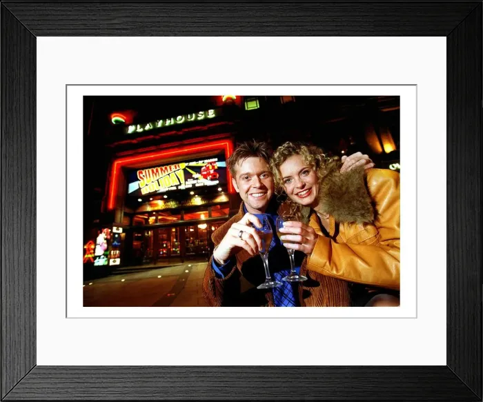 Framed Print : Darren Day and Tracy Shaw outside the Edinburgh Playhouse after the opening night of